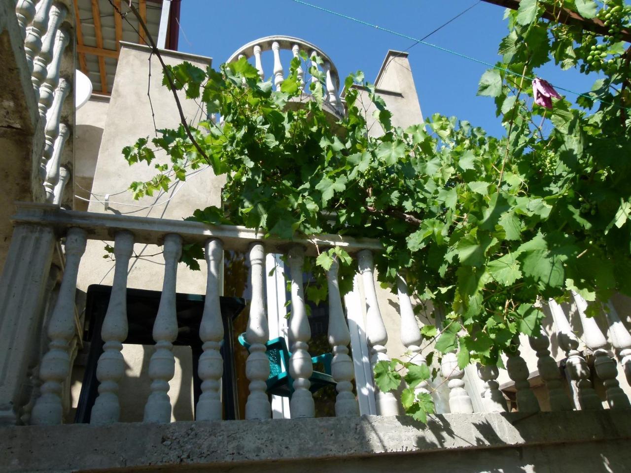 Why Me Eco-Friendly Hostel Tbilisi Ngoại thất bức ảnh
